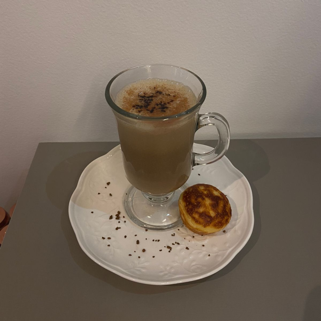 café com pão de queijo (Shake de café, doce de leite e nutrev)