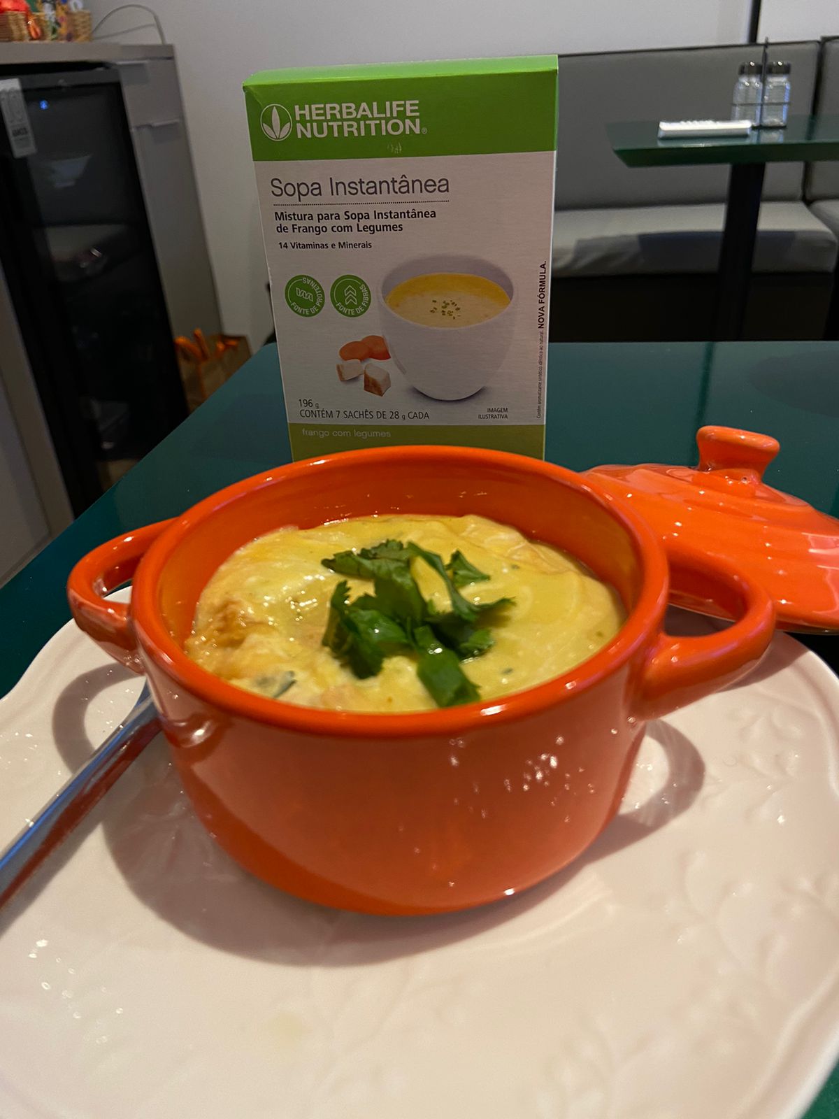 Estrogonofe Herbalife  Leve e nutritivo  Feito com a nossa maravilhosa nutri Soup de frango com legumes, peito de frango desfiado e creme de leite zero lactose. R$ 25,00 com apenas 345kcal